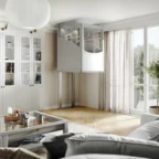 Un salon résidentiel moderne, doté d'un ascenseur privé installé près de grandes fenêtres ornées de rideaux, à côté d'une table basse et d'une vitrine.